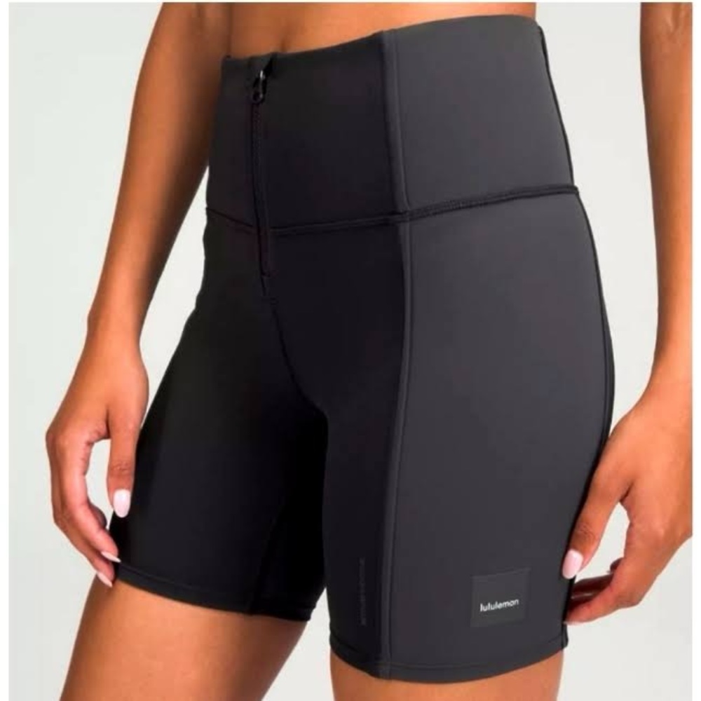 NWOT Lululemon Hike to Swim Short 6"
Black / Graphite Grey / Graphite Grey